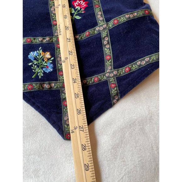 Vintage Studio Collection Womans Embroidered Floral Vest Grandmacore - Picture 4 of 11